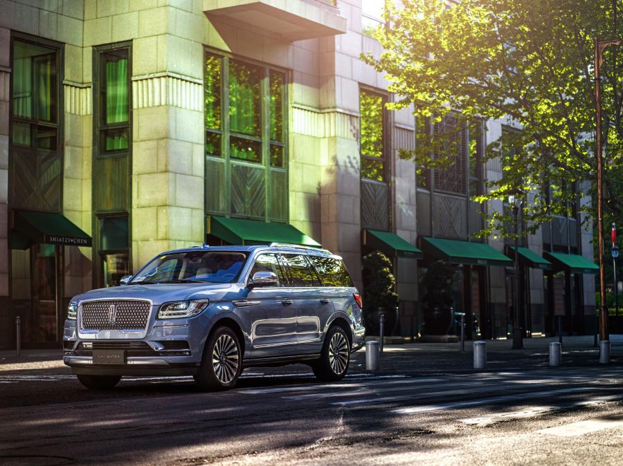  Lincoln Navigator Presidential 2017 года  (CN) (фото 21 из 40)